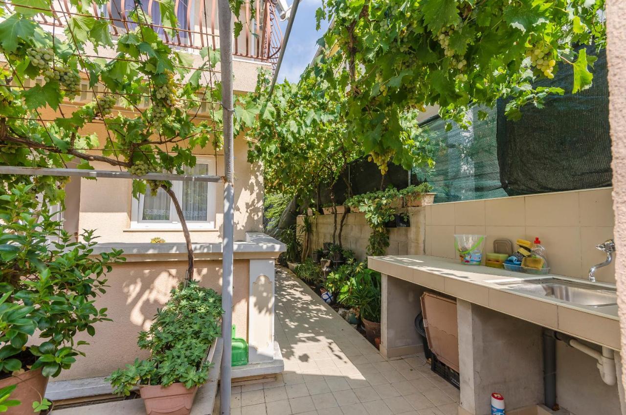 Apartments Mira I Vodice Exterior foto